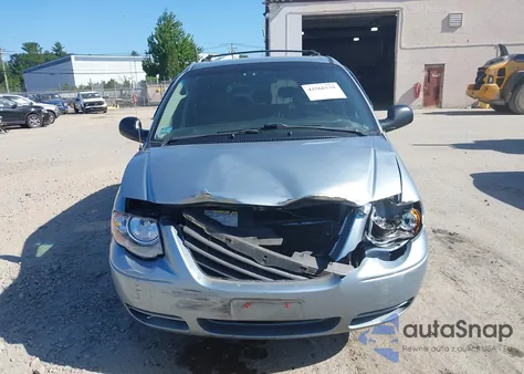 2005 Chrysler Town & Country Touring from USA, damaged, VIN 2C4GP54L85R582809